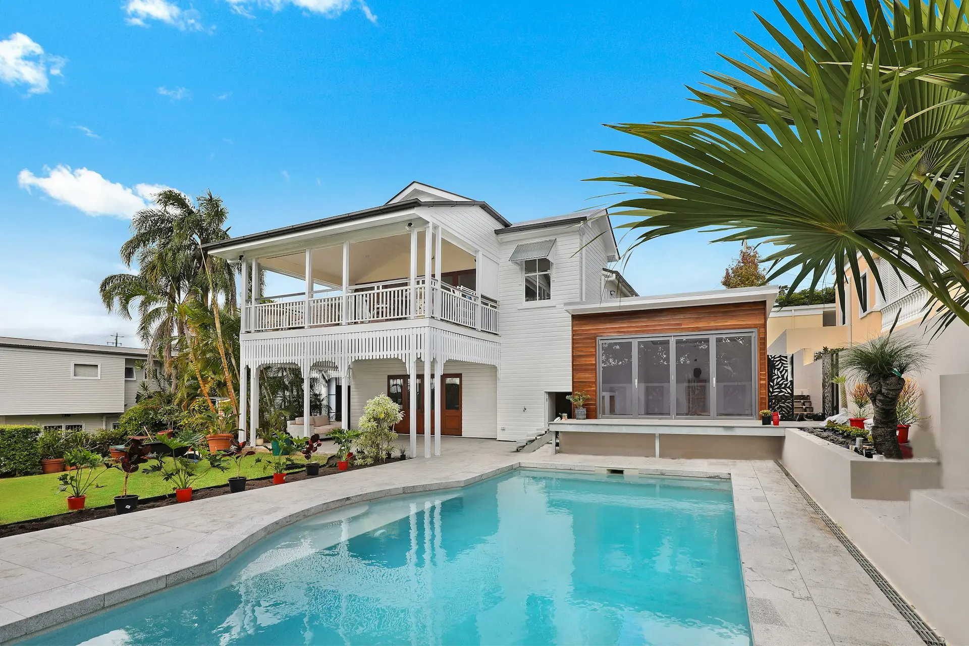ASD SUNMOON white concrete building